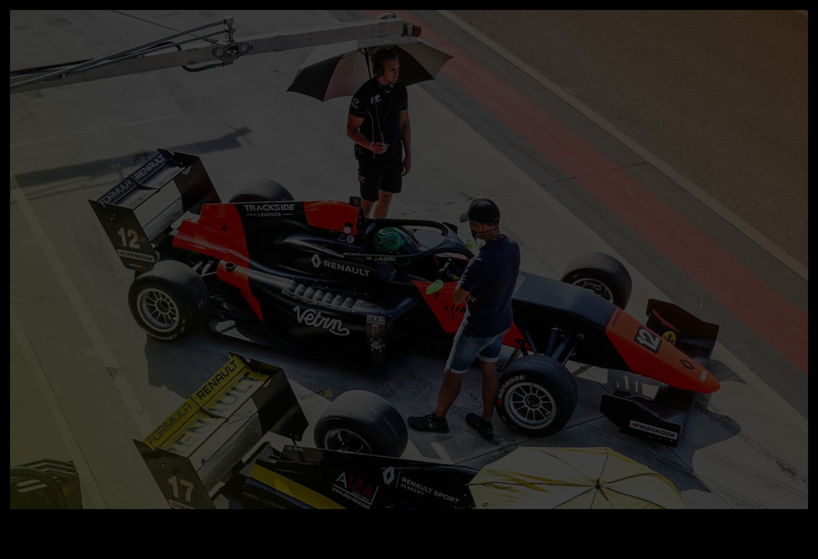 Trackside Tales O privire captivantă asupra lumii curselor de mașini sport 3 Trackside Tales: Racing Adventures in the World of Sports Cars