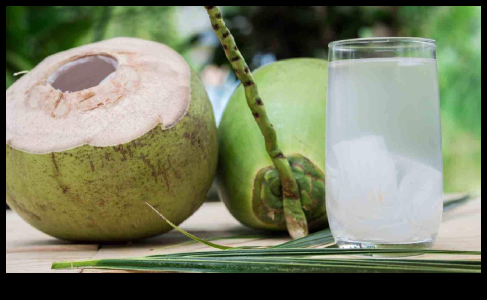 Boost de nutrienți: hrănește-ți corpul cu înghițituri de apă pură de nucă de cocos