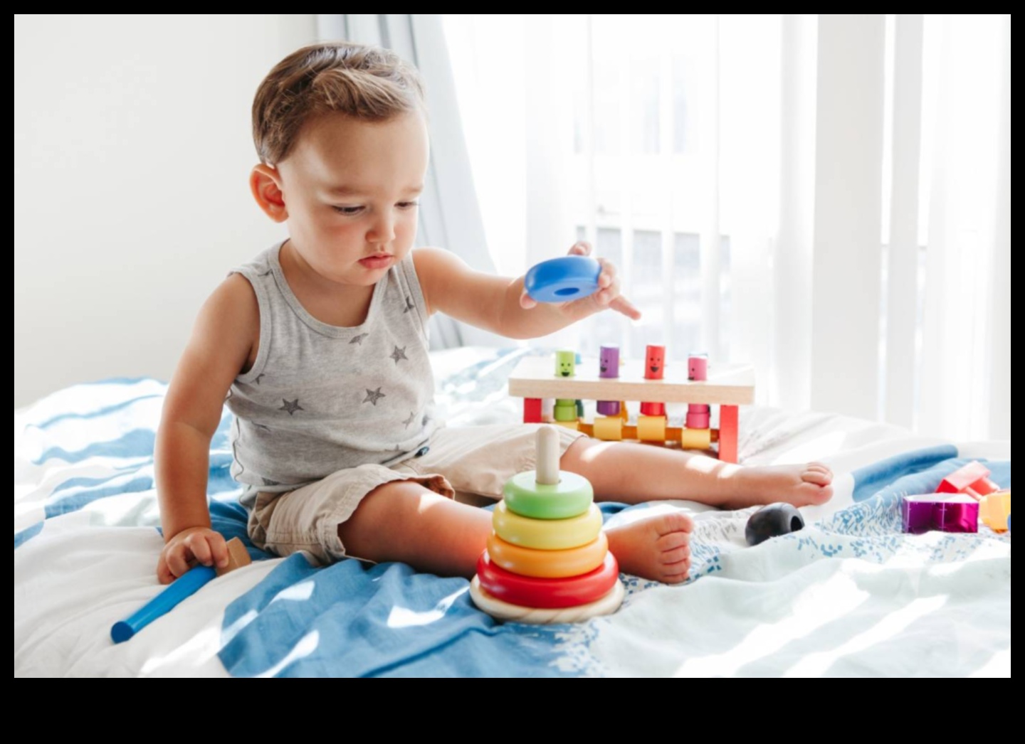 Descoperiri vesele Cele mai bune jucării pentru a-ți ajuta copilul să crească și să învețe 3 Descoperiri vesele: jucării captivante pentru creșterea bebelușului