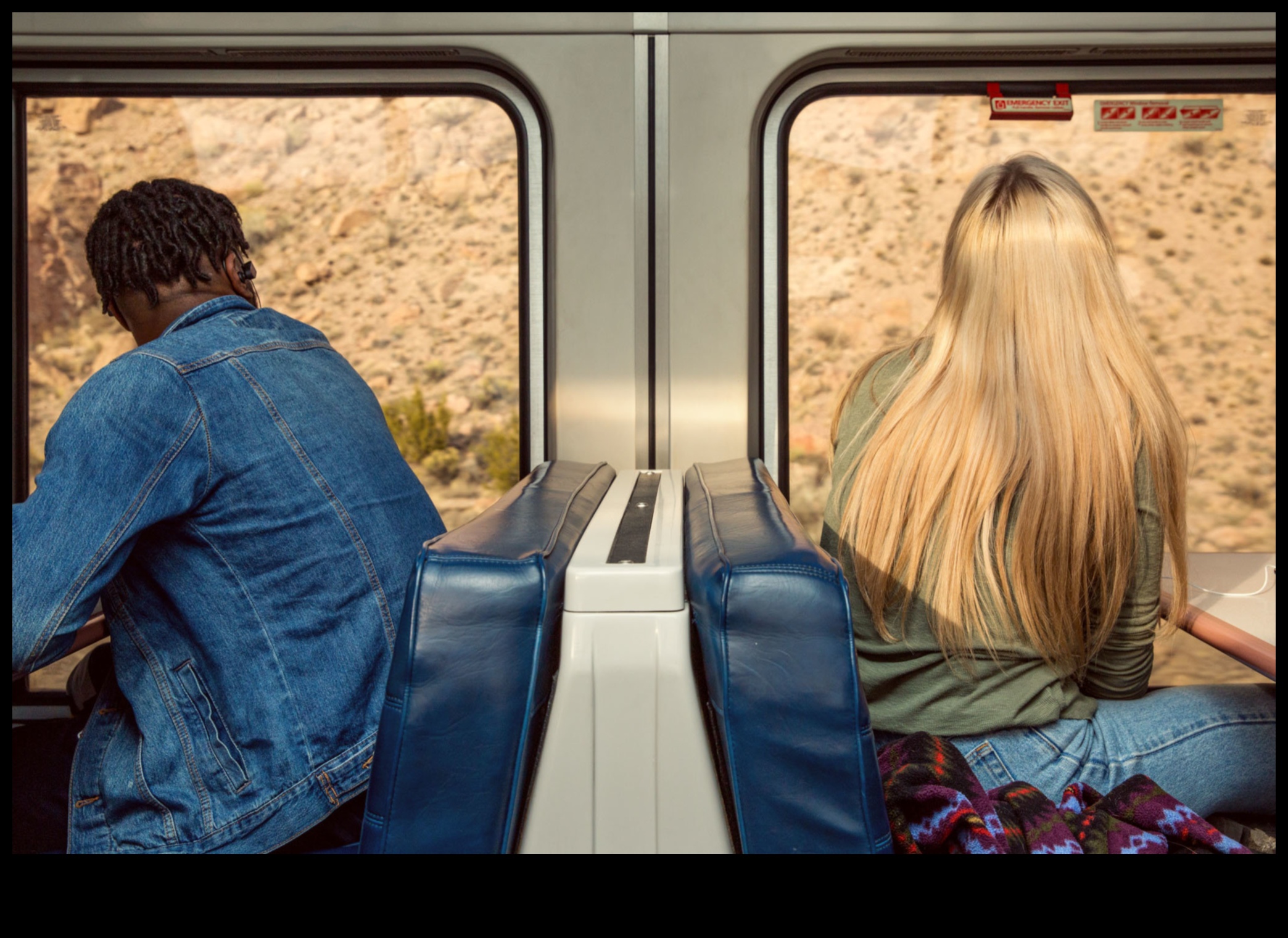 Urban Wanderers Călătorie prin inima orașului cu transportul public 3 Urban Wanderers: Explorând ritmul inimii orașului în transportul public