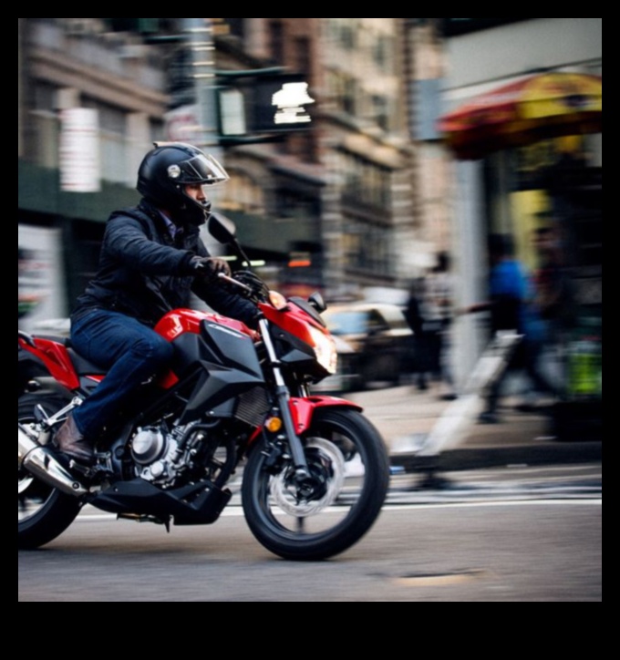 Explorări urbane: navigarea pe străzile orașului pe motociclete agile și elegante