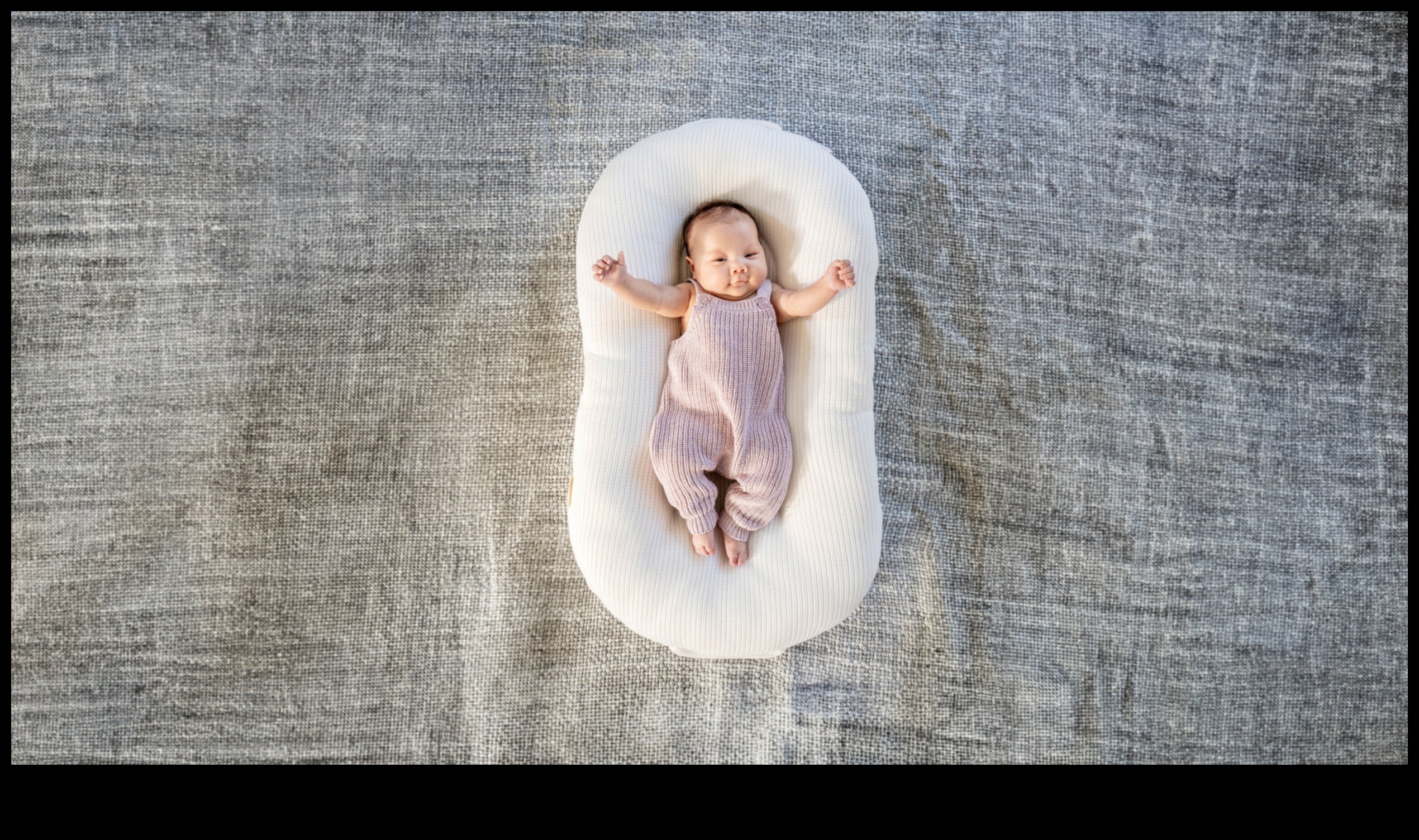 Cuddle Clouds: plutind pe perne de Baby Sleep Bliss