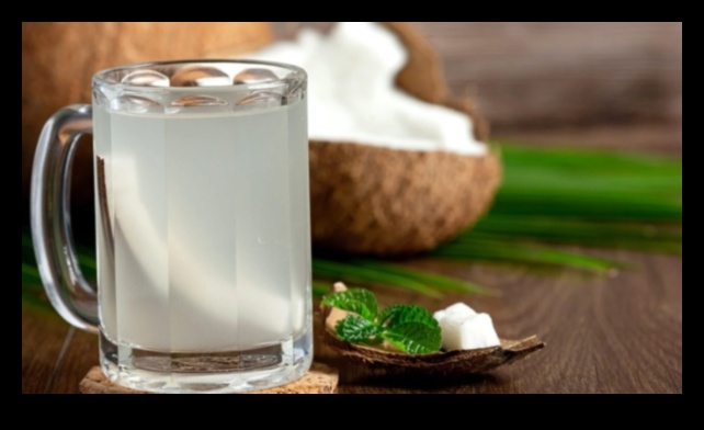 Mic dejun hidratat: Începe-ți ziua cu apă de cocos