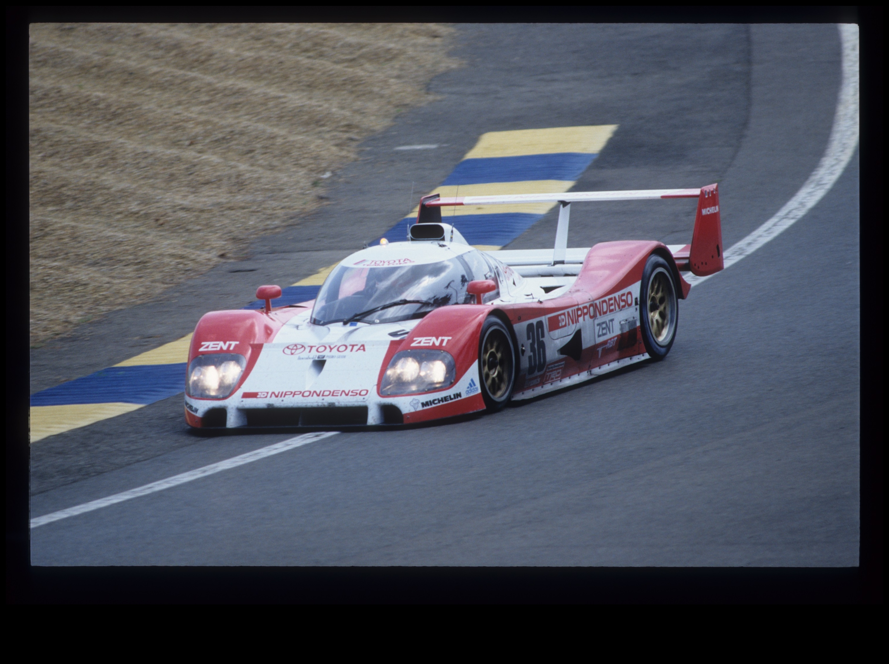 Simfonia motoarelor de mașini sport în acțiune Un tur de drum al Sunetelor Vitezei 2 Melodii de pe pistă: Simfonia motoarelor de mașini sport în acțiune