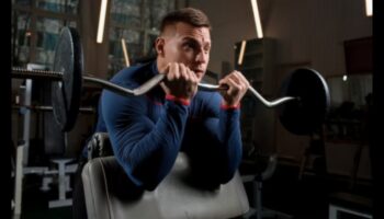 Mentalitatea musculară: cultivarea unei atitudini pozitive față de antrenamentul de forță