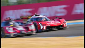 Melodii de pe pistă: Simfonia motoarelor de mașini sport în acțiune